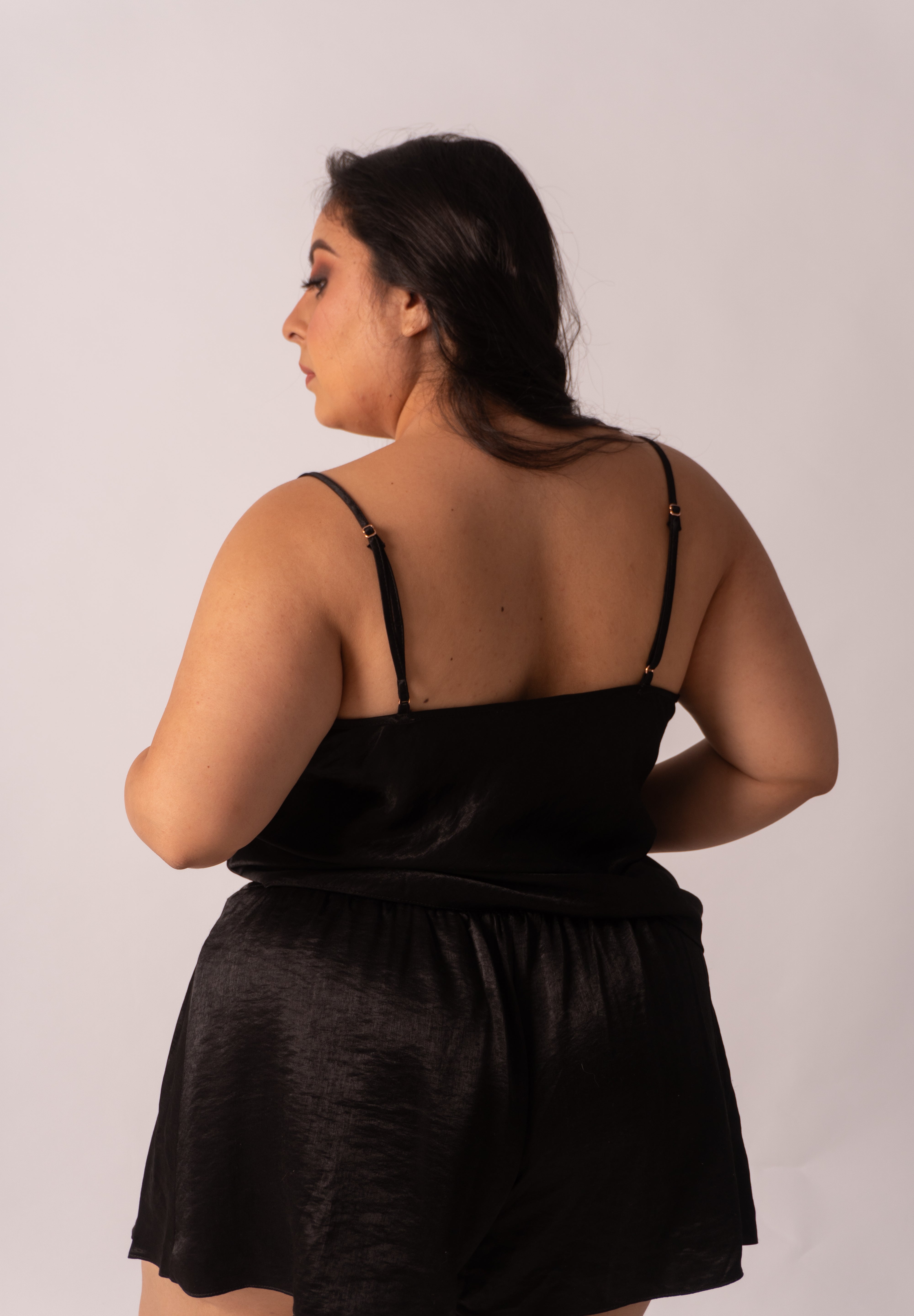 Noir Satin– V-Collection