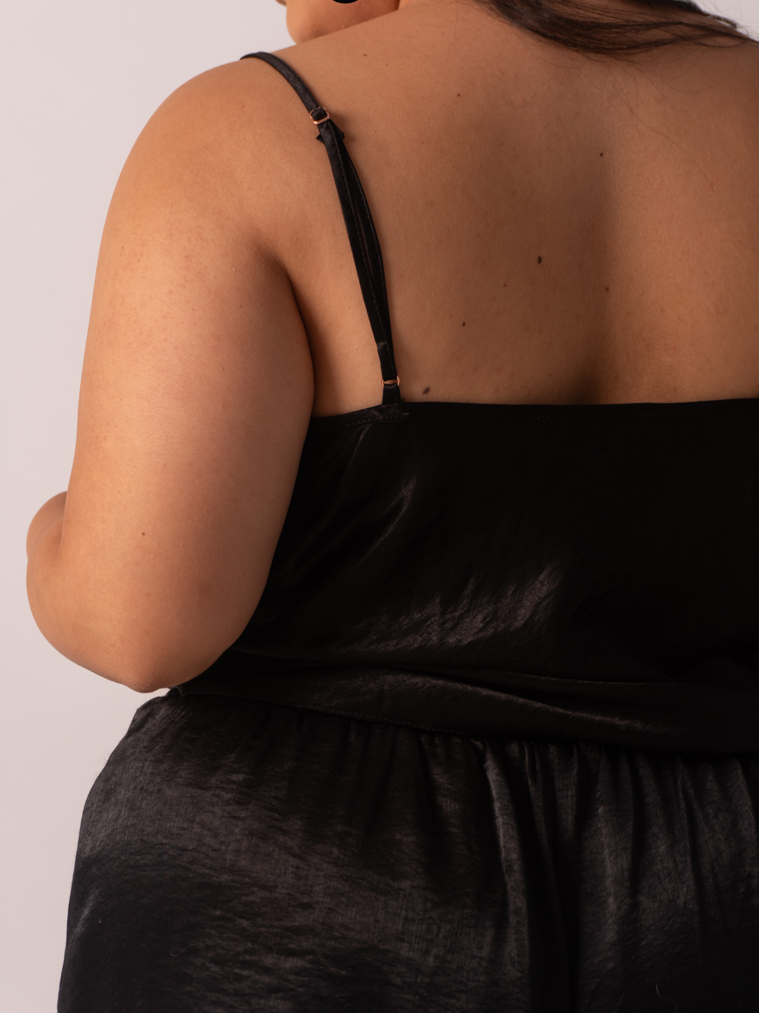 Noir Satin– V-Collection